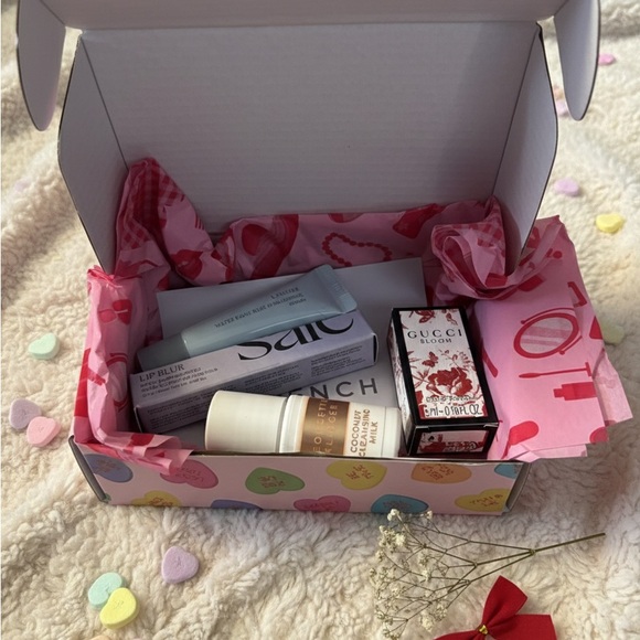 ✨ Valentine’s Day Mystery Luxe Boxes ✨ - Picture 4 of 5